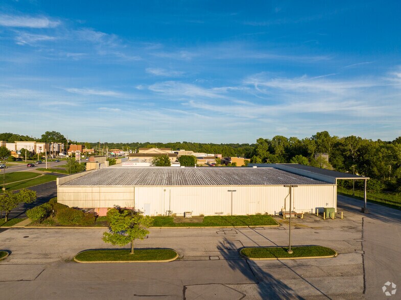 More Photos Of 13850 Manchester Rd, Manchester Freestanding For Lease