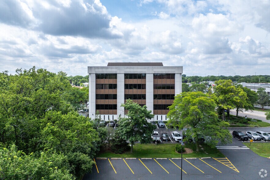 Primary Photo Of 1000 Skokie Blvd, Wilmette Office Residential For Lease