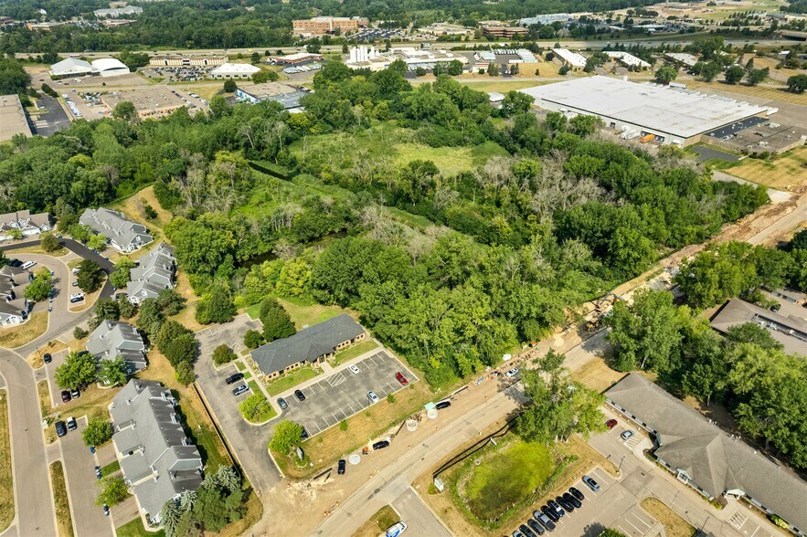 More Photos Of 2056 Woodlane Dr, Woodbury Medical For Sale