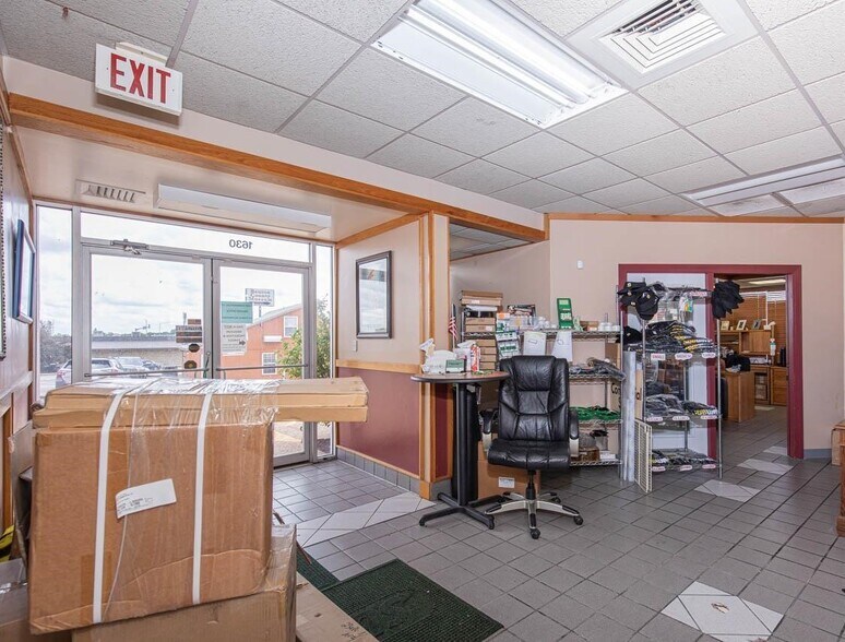 More Photos Of 1630 Commercial St, Warsaw Restaurant For Sale
