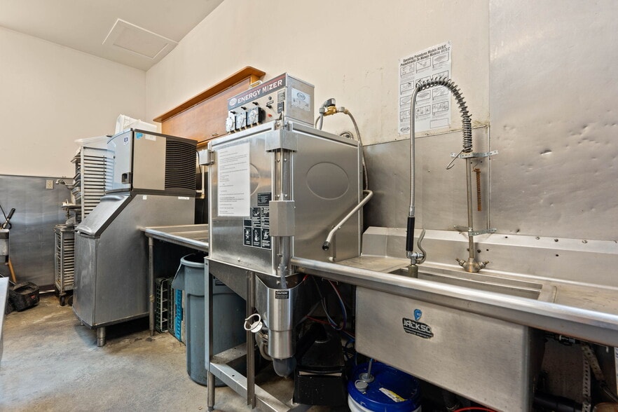 More Photos Of 102 S 1st Ave, Sandpoint Storefront Retail Office For Sale