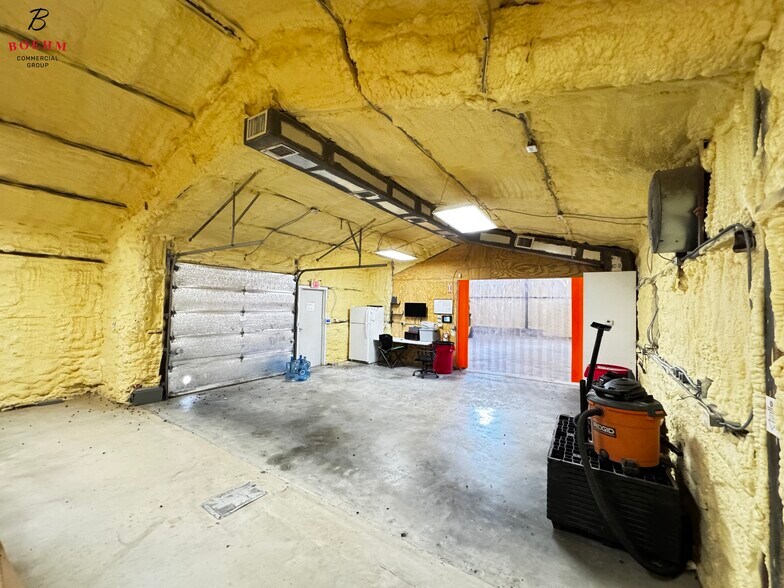 More Photos Of 38 FM 289, Comfort Warehouse For Lease