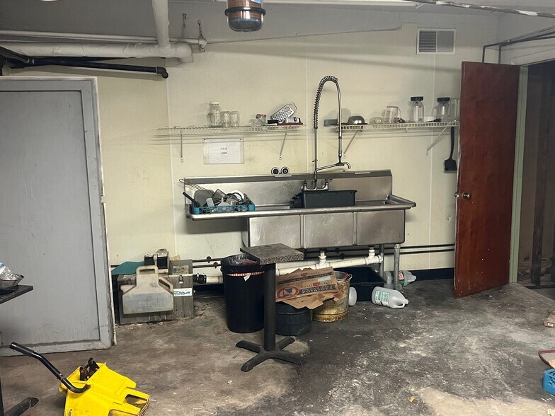 More Photos Of 316-326 State St, New London Storefront Retail Office For Lease