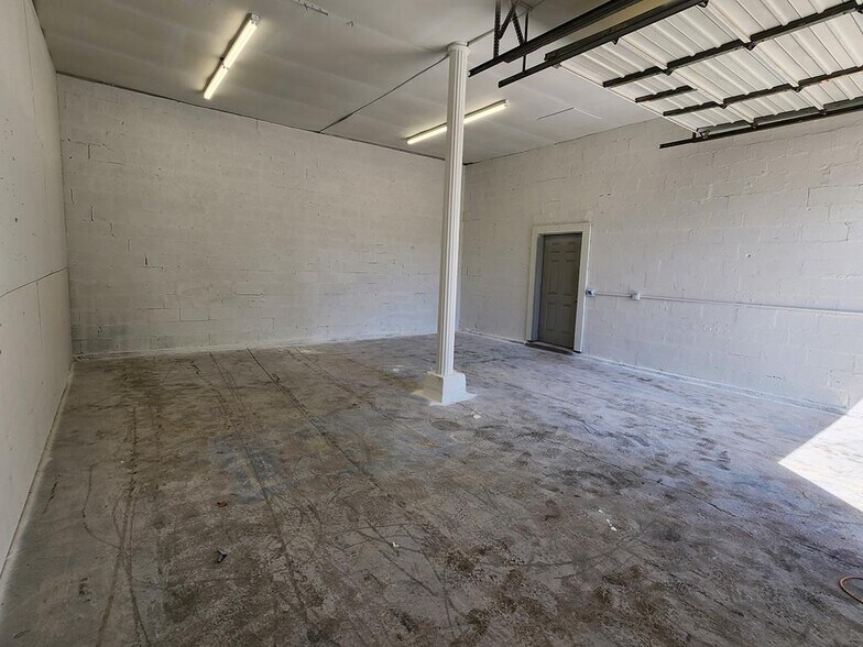 More Photos Of 241 Erie St, Waverly Flex For Sale