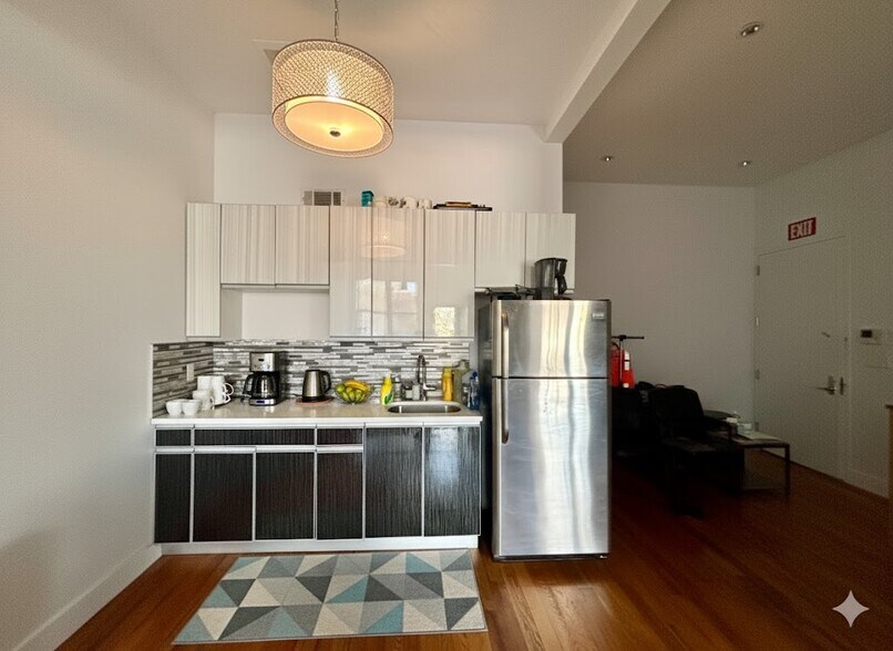 More Photos Of 3461 Vernon Blvd, Astoria Office For Lease