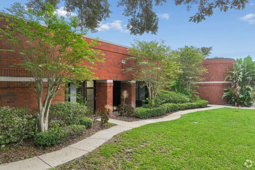More Photos Of 16001 Bay Vista Dr, Clearwater Office For Lease