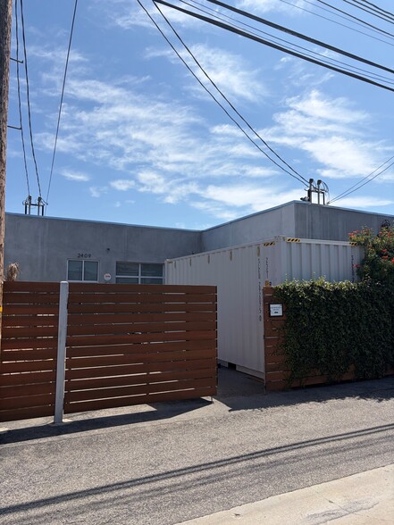More Photos Of 2409 W Empire Ave, Burbank Loft Creative Space For Lease