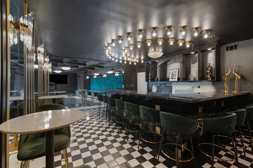 More Photos Of 120 W Vereda Sur, Palm Springs Hotel For Sale