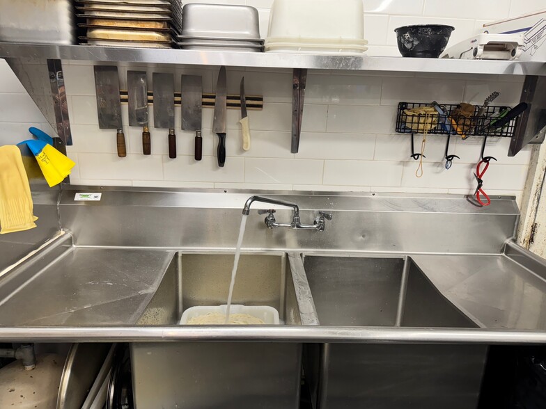 More Photos Of 516 S Jackson St, Seattle General Retail For Lease