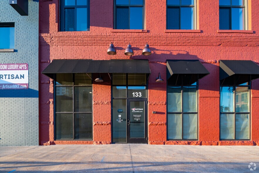 More Photos Of 133 W Pittsburgh Ave, Milwaukee Apartments For Lease