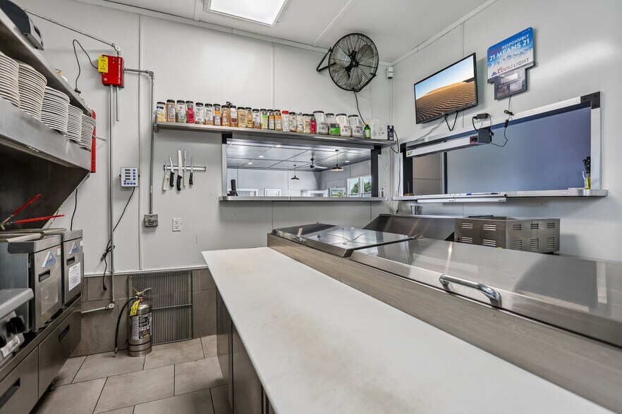 More Photos Of 206 W Spruce St, Gillespie Religious Facility For Sale