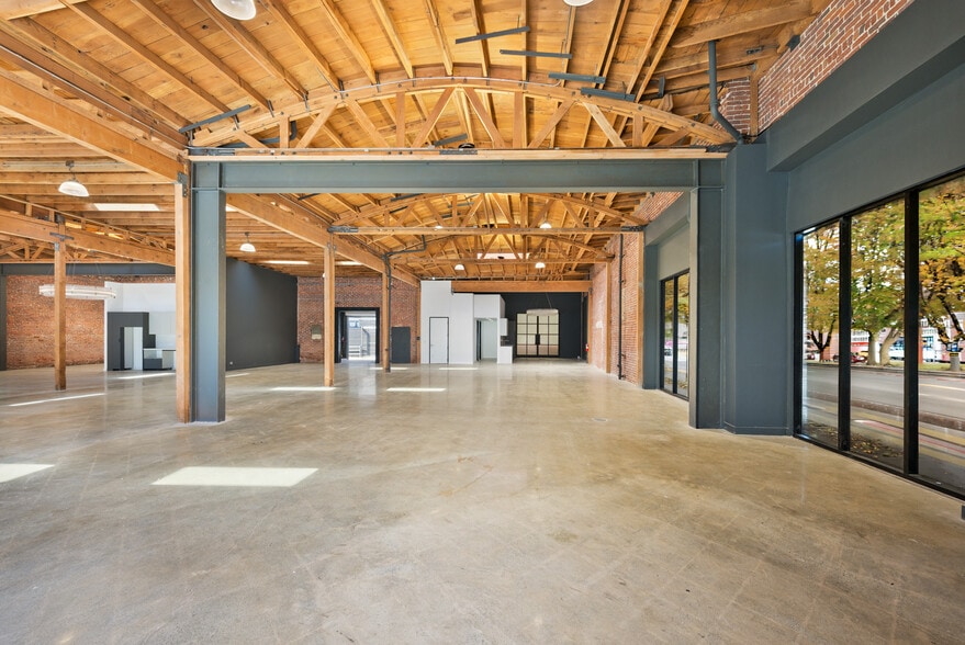 More Photos Of 601 S Fairfax Ave, Los Angeles Freestanding For Lease