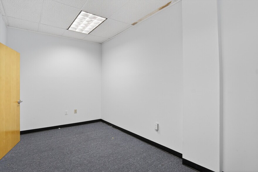 More Photos Of 126 N Main St, Warrenton Medical For Lease