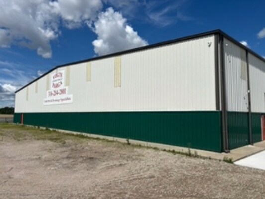 More Photos Of 1535 NW 36th St, Newton Distribution For Lease