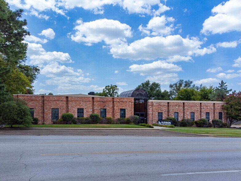 More Photos Of 611 S Mobberly Ave, Longview Flex For Sale