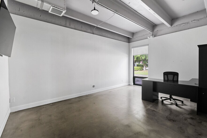 More Photos Of 469 Spencer Dr, West Palm Beach Medical For Lease