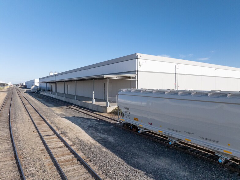 More Photos Of 3643 Finch Rd, Modesto Warehouse For Lease