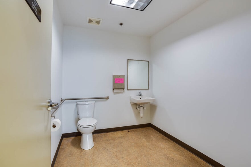 More Photos Of 1140 E Market St, Charlottesville Office For Lease