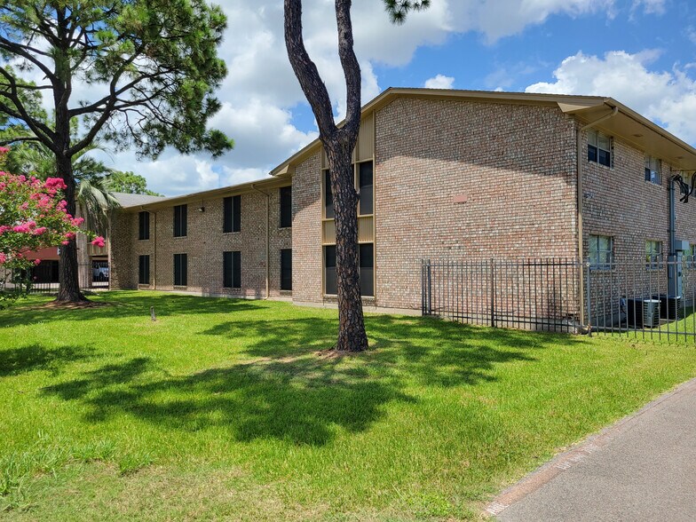 More Photos Of 1501 Poole Ave, Port Arthur Apartments For Sale