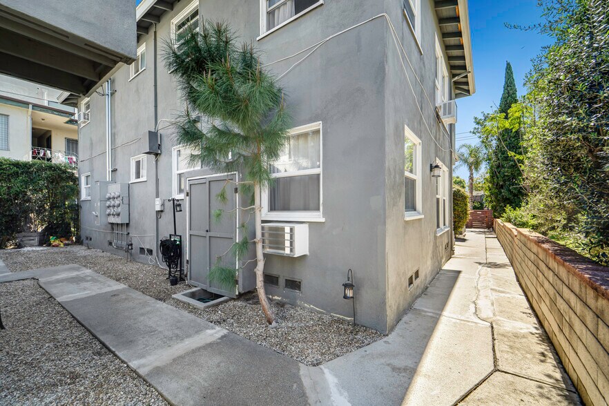 More Photos Of 6127 Romaine St, Los Angeles Apartments For Sale