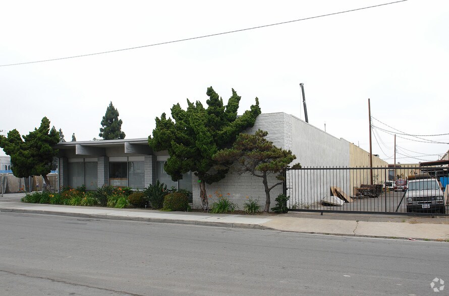 More Photos Of 1822 S Lewis St, Anaheim Contractor Storage Yard For Sale