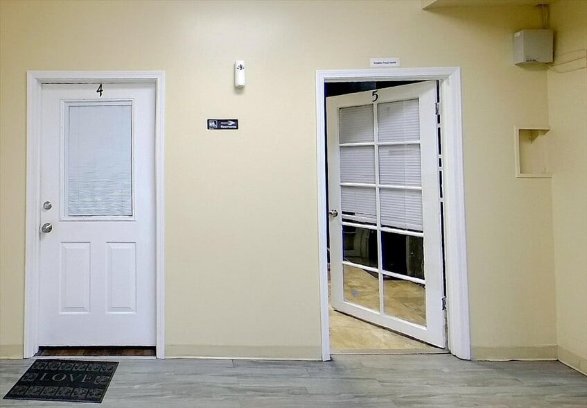 More Photos Of 5610 Old National Hwy, Atlanta Office For Sale