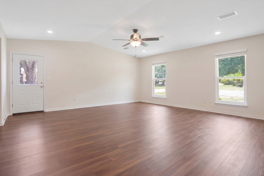 More Photos Of 6904 Fairfield Dr, Pensacola Office For Sale