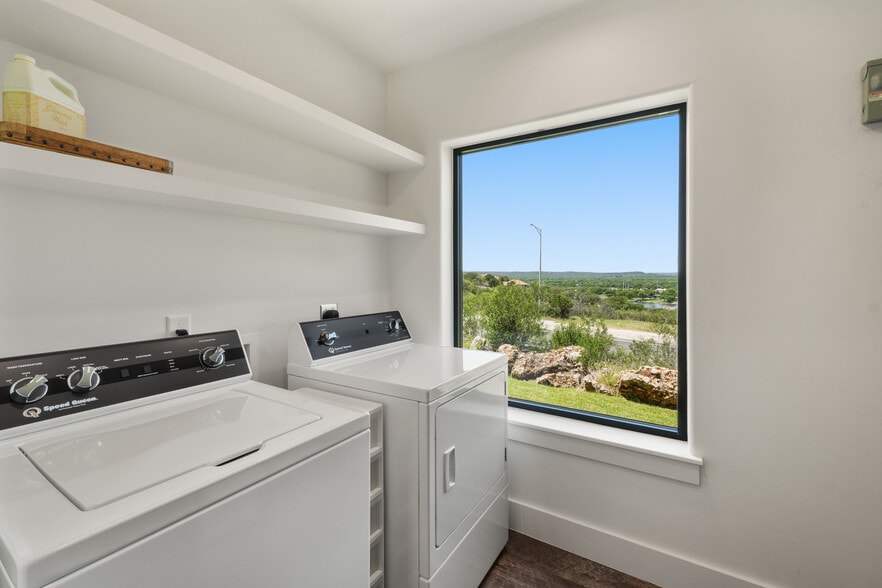 More Photos Of 602 Steve Hawkins Pky, Marble Falls Storefront Retail Office For Lease