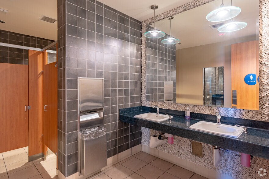 More Photos Of 880 Parkview Dr N, El Segundo Office For Sale