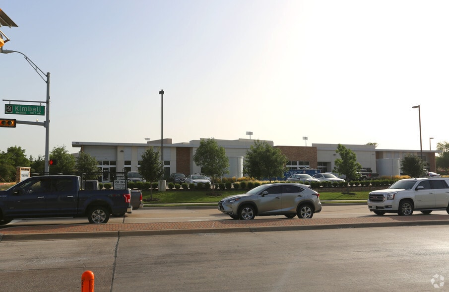 More Photos Of 935 S Kimball Ave, Southlake Light Manufacturing For Lease