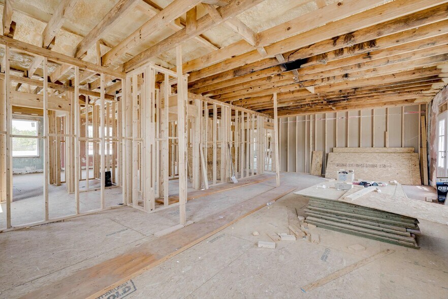 More Photos Of 111 Main Street, Lincolnton Flex For Sale