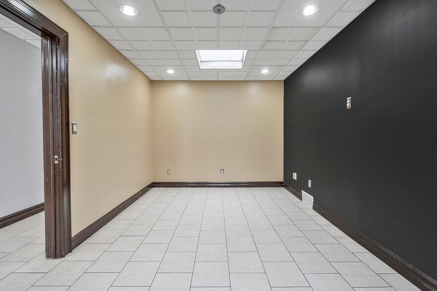 More Photos Of 24336 Michigan Ave, Dearborn Freestanding For Lease