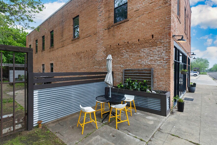 More Photos Of 110 E Main St, Cumby Storefront Retail Residential For Sale