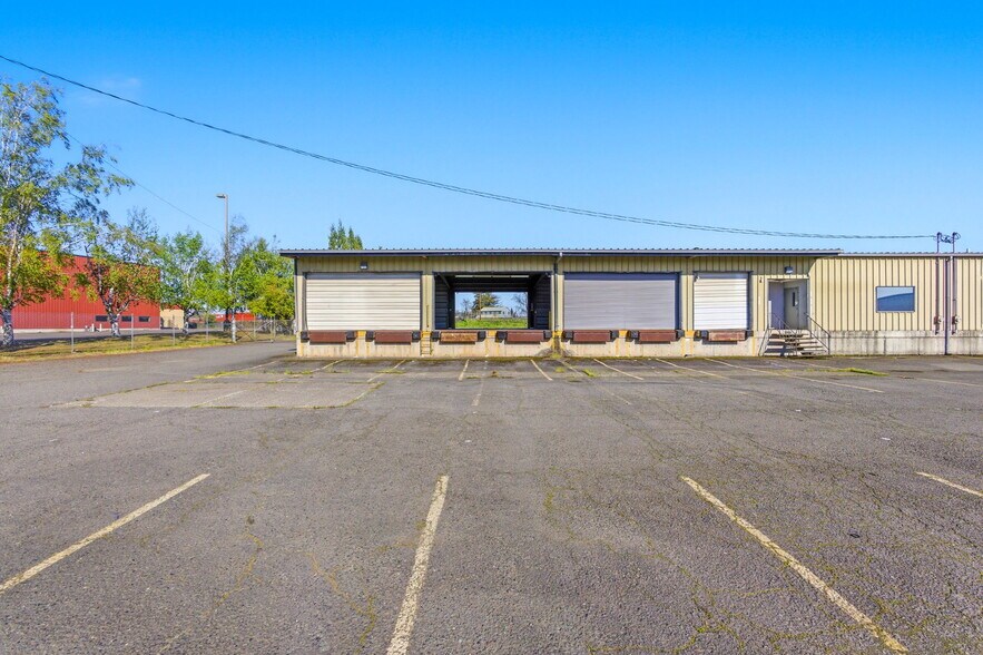 More Photos Of 3010-3012 Industrial Way NE, Salem Distribution For Lease