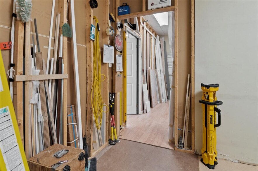 More Photos Of 48 Water St, Port Perry Storefront For Lease