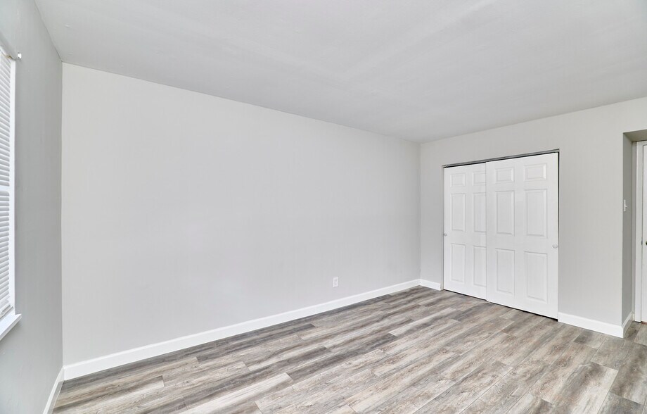 More Photos Of 551 S Clay Ave, Kirkwood Apartments For Sale
