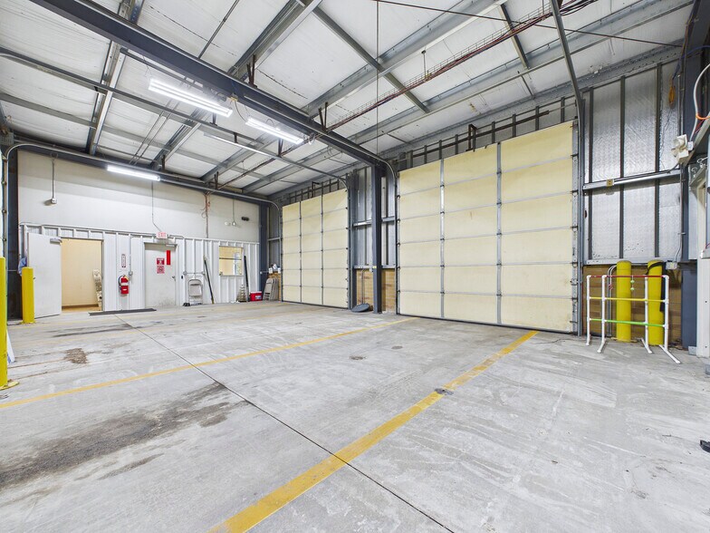 More Photos Of 230 N Old Saint Louis Rd, Wood River Industrial For Lease