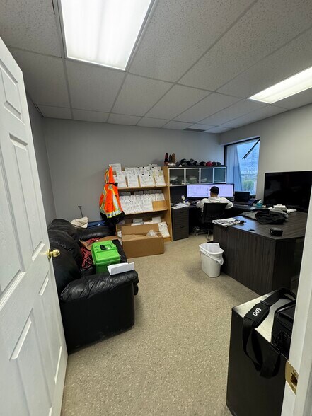 More Photos Of 36 Micro Crt, London Industrial For Lease