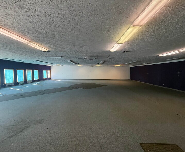 More Photos Of 5310 N 99th St, Omaha Storefront Retail Office For Sale