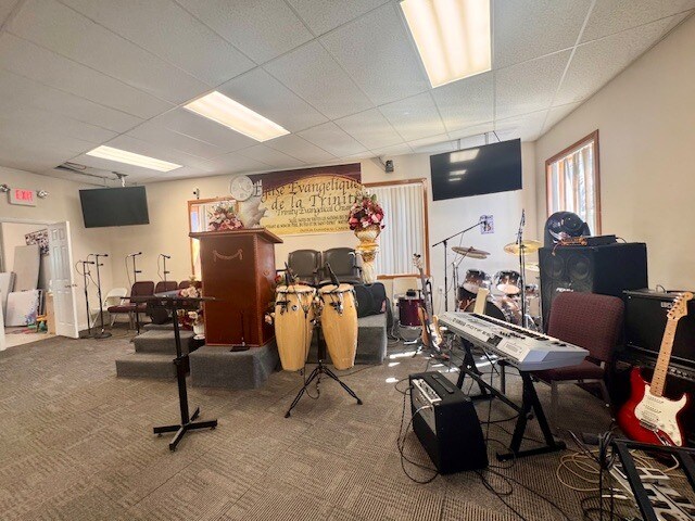 More Photos Of 1224 Hyde Park Ave, Hyde Park Loft Creative Space For Lease