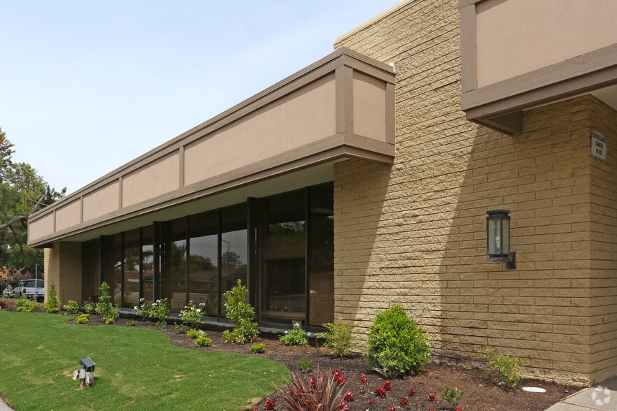 More Photos Of 1500 W Shaw Ave, Fresno Office For Lease