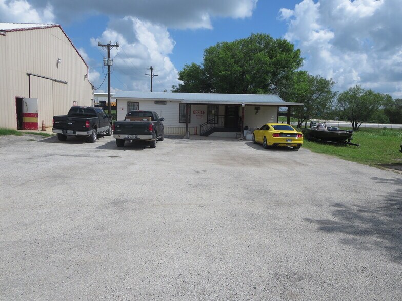 More Photos Of 4615 S Flores St, Elmendorf Manufacturing For Sale