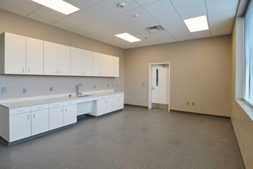 More Photos Of 8900 Escobar Dr, El Paso Distribution For Lease