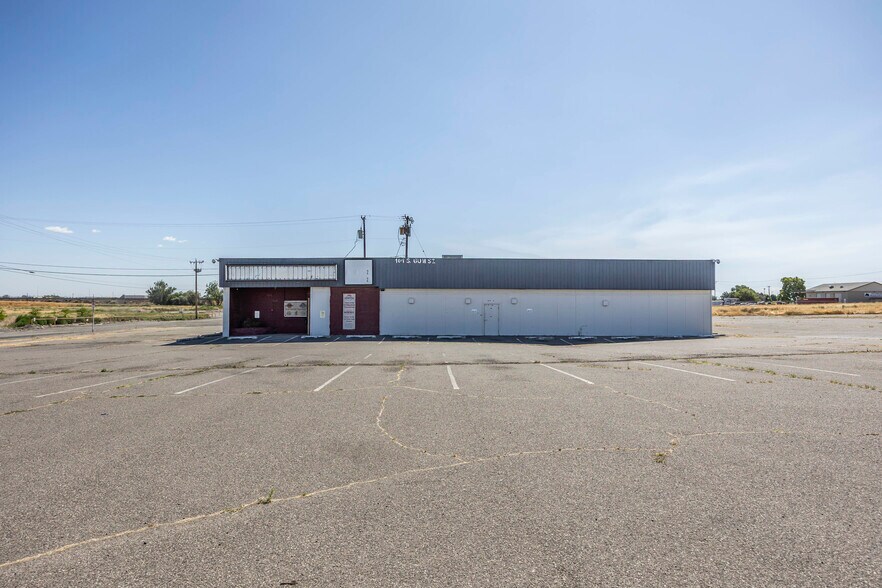 More Photos Of 101 S Gum St, Kennewick Sports And Entertainment For Sale