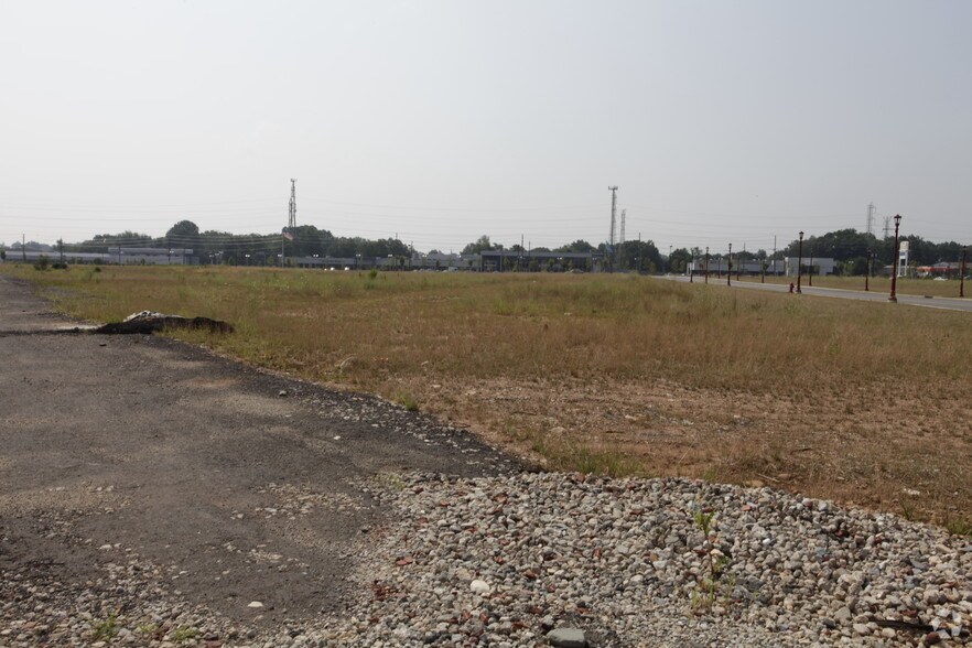 More Photos Of 939 RT 1, Edison Unknown For Lease