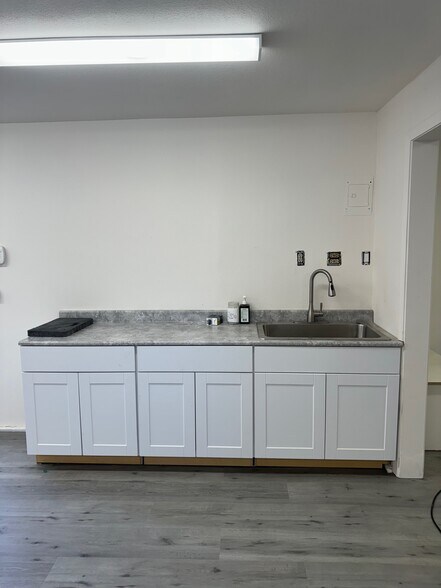 More Photos Of 2846 El Portal Dr, San Pablo Storefront Retail Residential For Lease