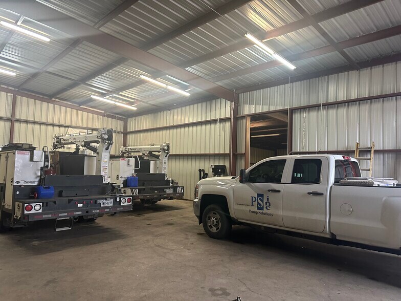 More Photos Of 806 Tradesmens Park Loop, Hutto Warehouse For Lease