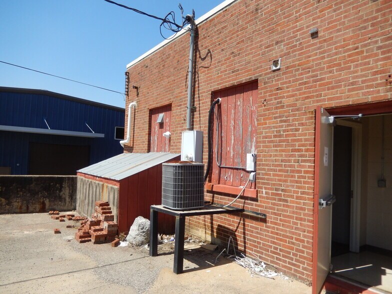 More Photos Of 46 Aston St, Asheville Light Manufacturing For Lease