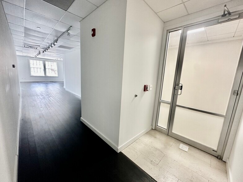 More Photos Of 53 Greenwich Ave, Greenwich Office For Sale