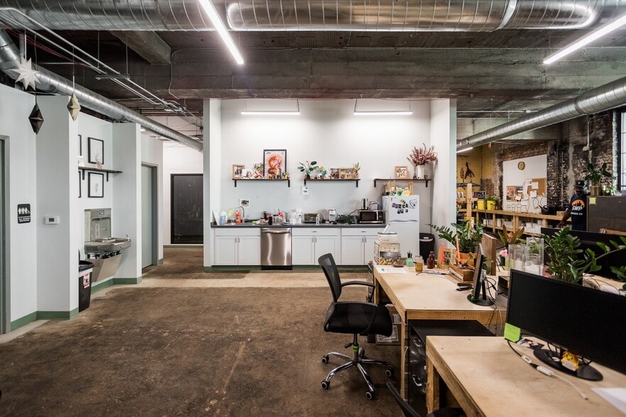 More Photos Of 1486 Gratiot Ave, Detroit Storefront For Sale